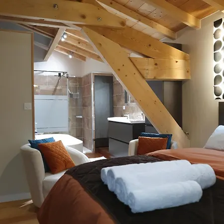 Cocooning 4 Etoiles Avec Et Piscine Nyaraló
